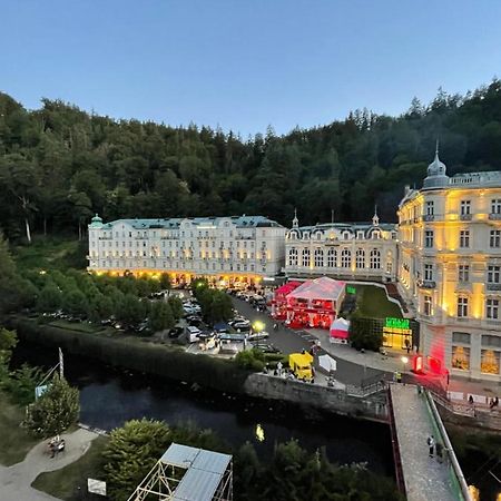 Riverside Apartment كارلوفي فاري المظهر الخارجي الصورة