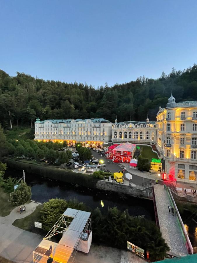 Riverside Apartment كارلوفي فاري المظهر الخارجي الصورة